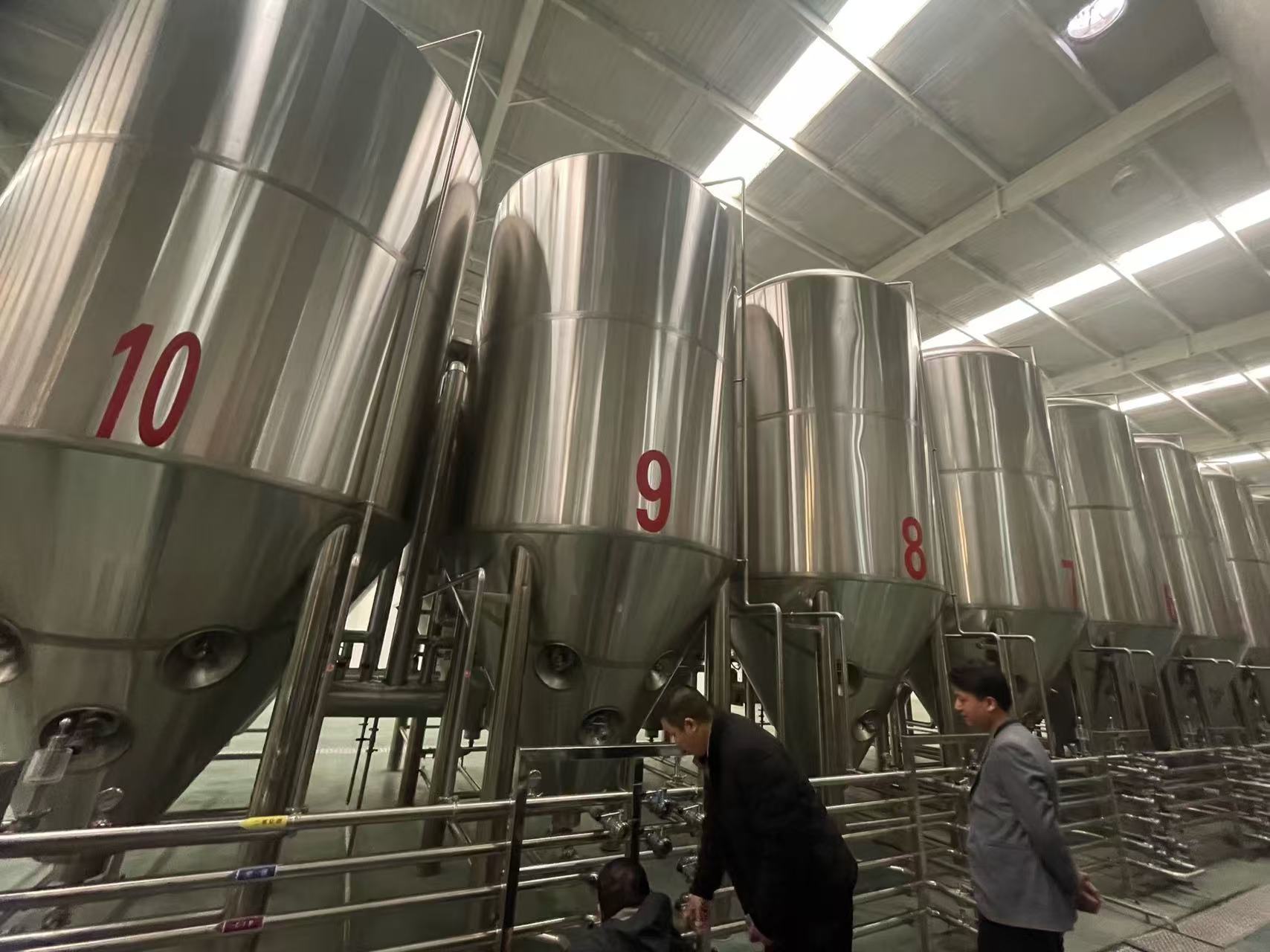 蒲城精酿啤酒设备厂—平面布置、设备设计、制造、调试、培训等一条龙服务